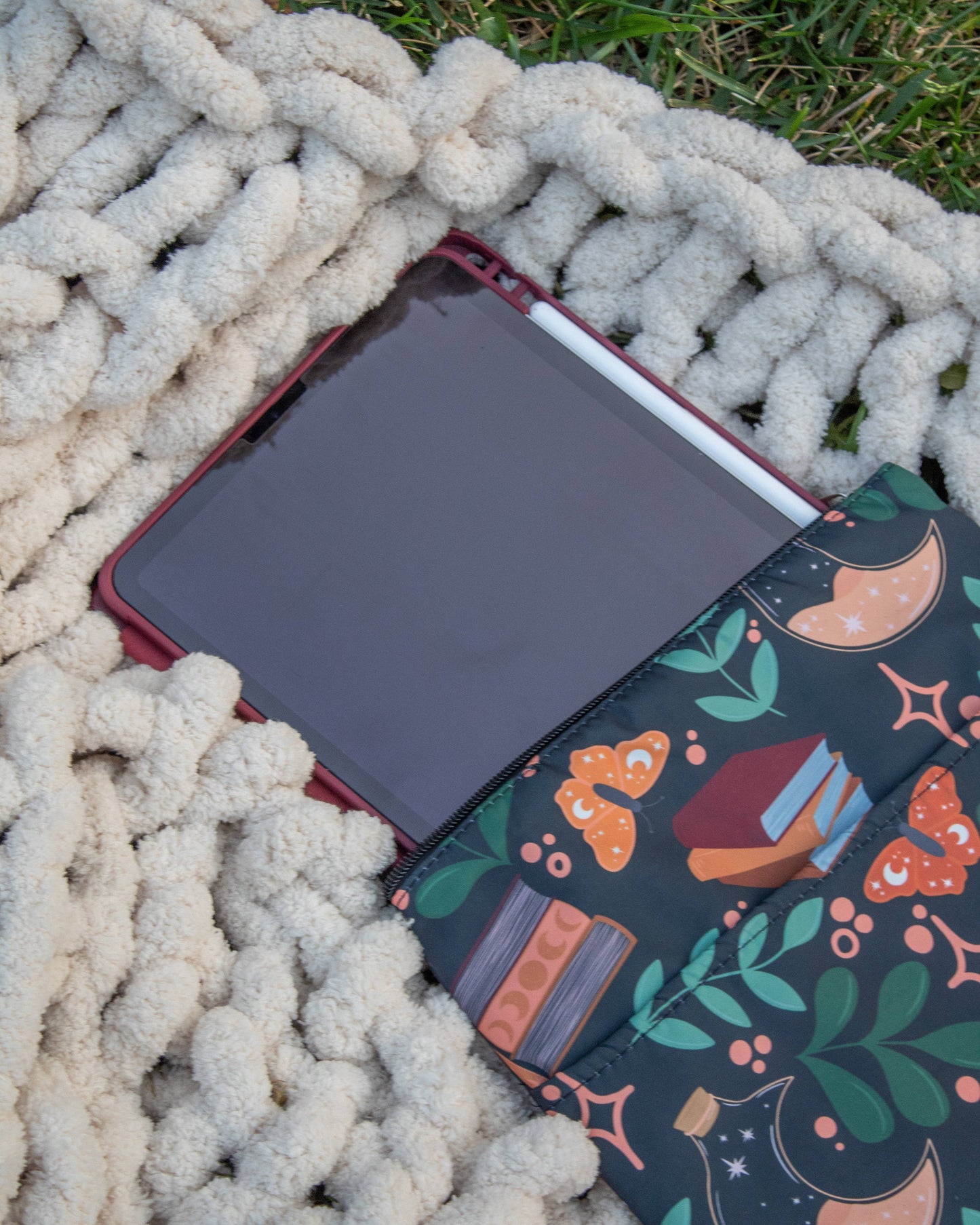 Book / Tablet Sleeve | Burgundy Books