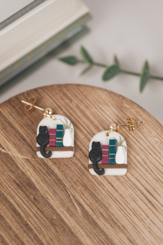 Bookshelf Cat Earrings